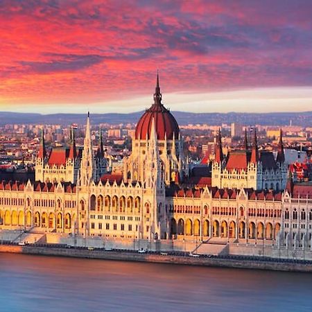 2Budapest Eye-Freegym And Sauna Luxury Home المظهر الخارجي الصورة