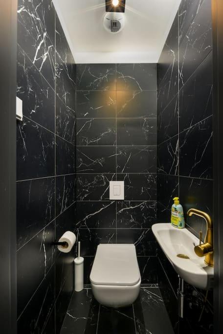 2Budapest Eye-Freegym And Sauna Luxury Home المظهر الخارجي الصورة