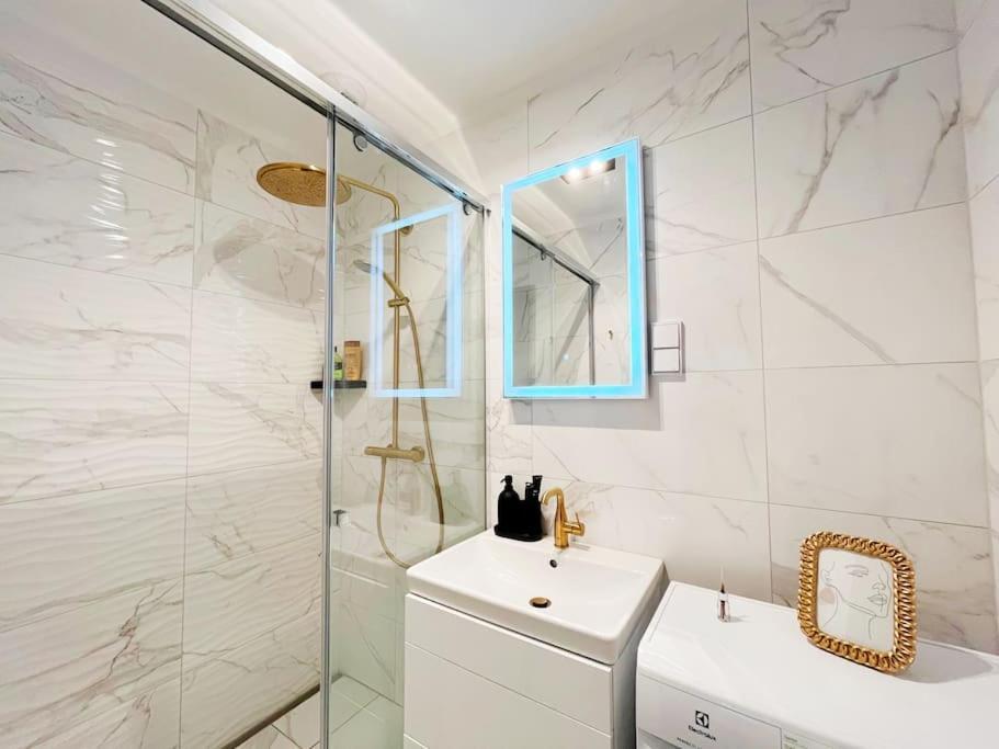 2Budapest Eye-Freegym And Sauna Luxury Home المظهر الخارجي الصورة