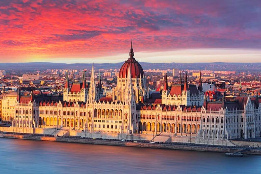 2Budapest Eye-Freegym And Sauna Luxury Home المظهر الخارجي الصورة